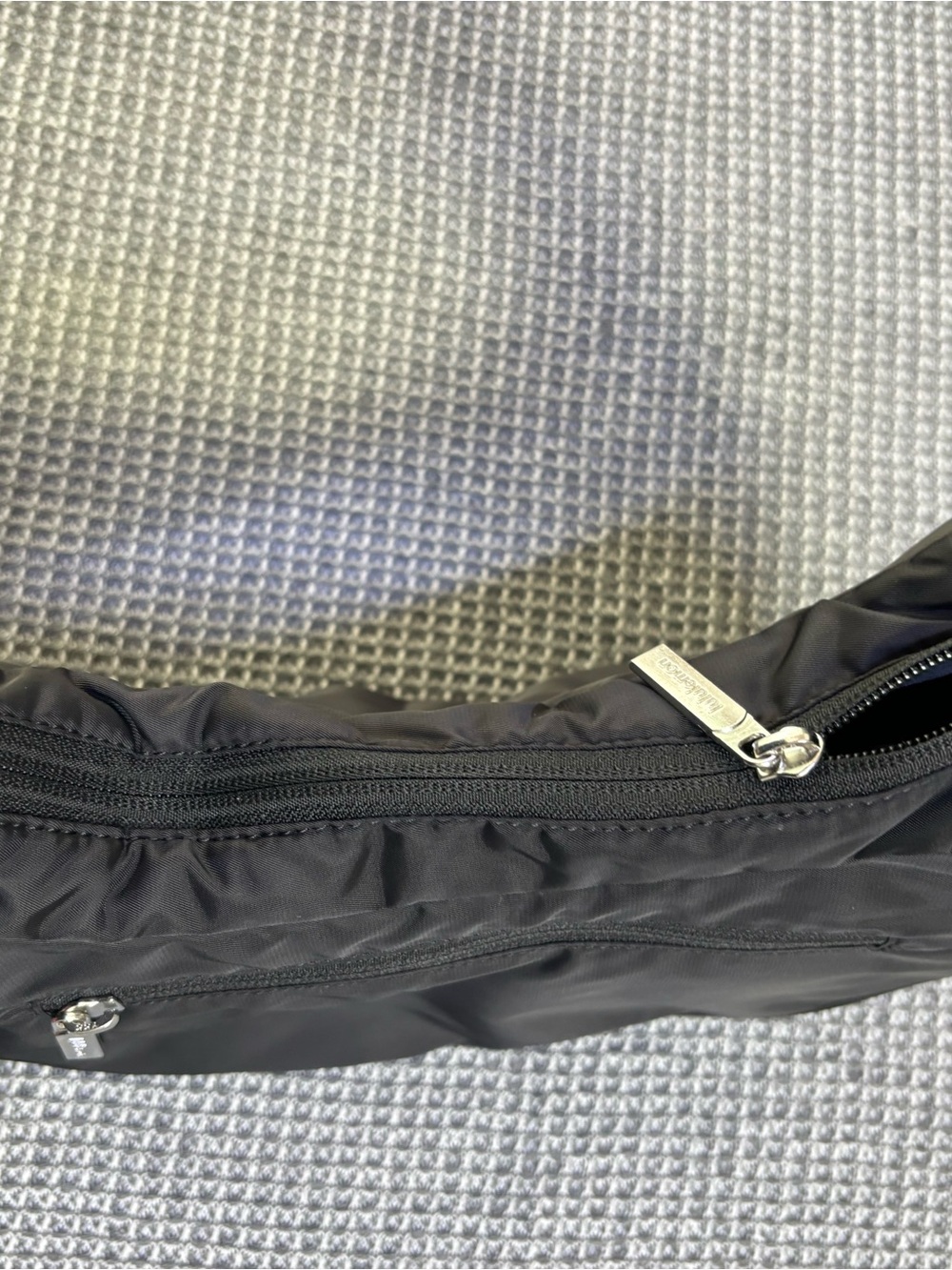 NEW Lululemon Mini Shoulder Crescent Hobo Bag 4L - Picture 3 of 6